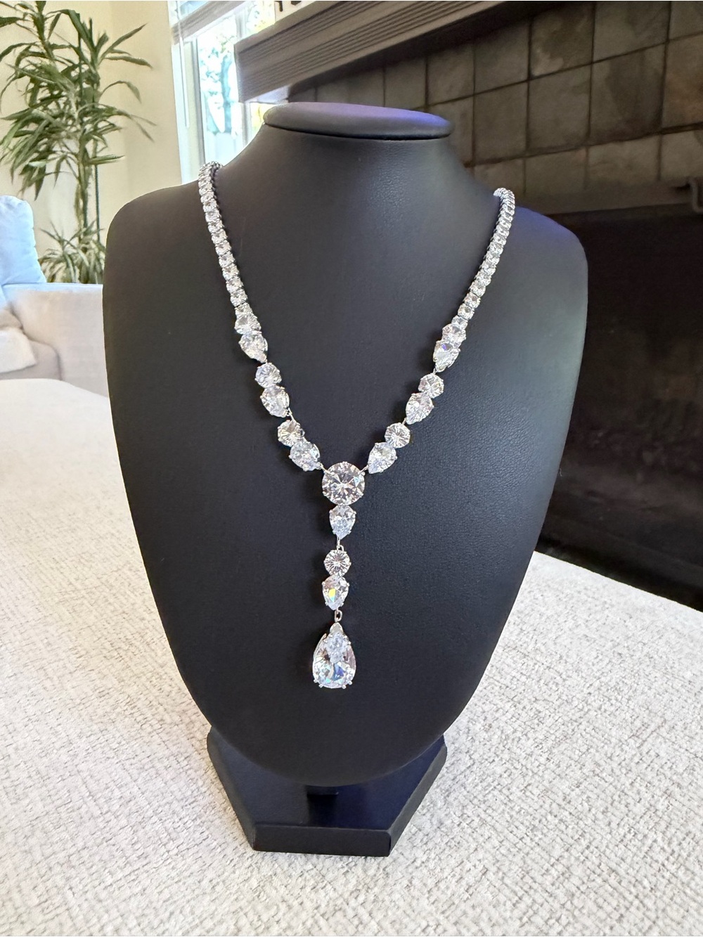 Elegant Crystal Drop Necklace – Statement Bridal Style